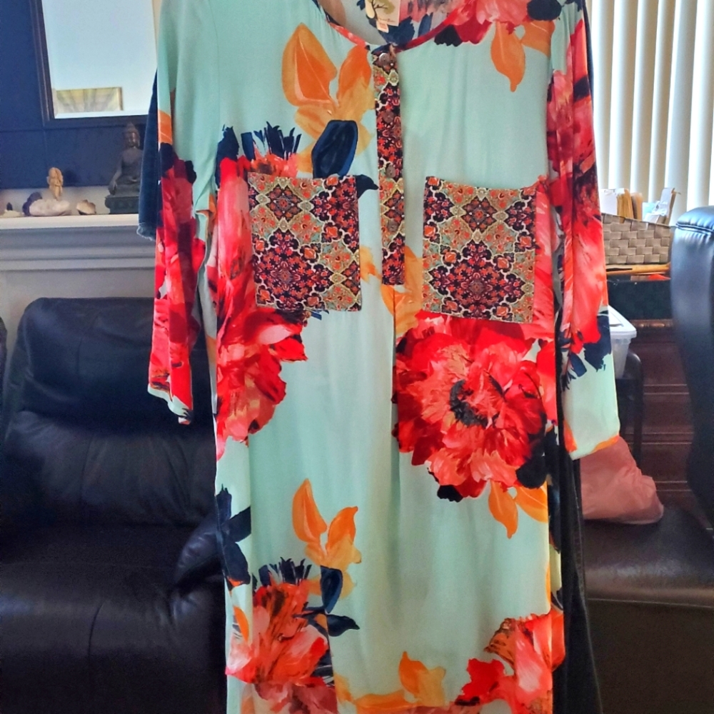 Fig and Flower womens light blue with flowers tunic size medium